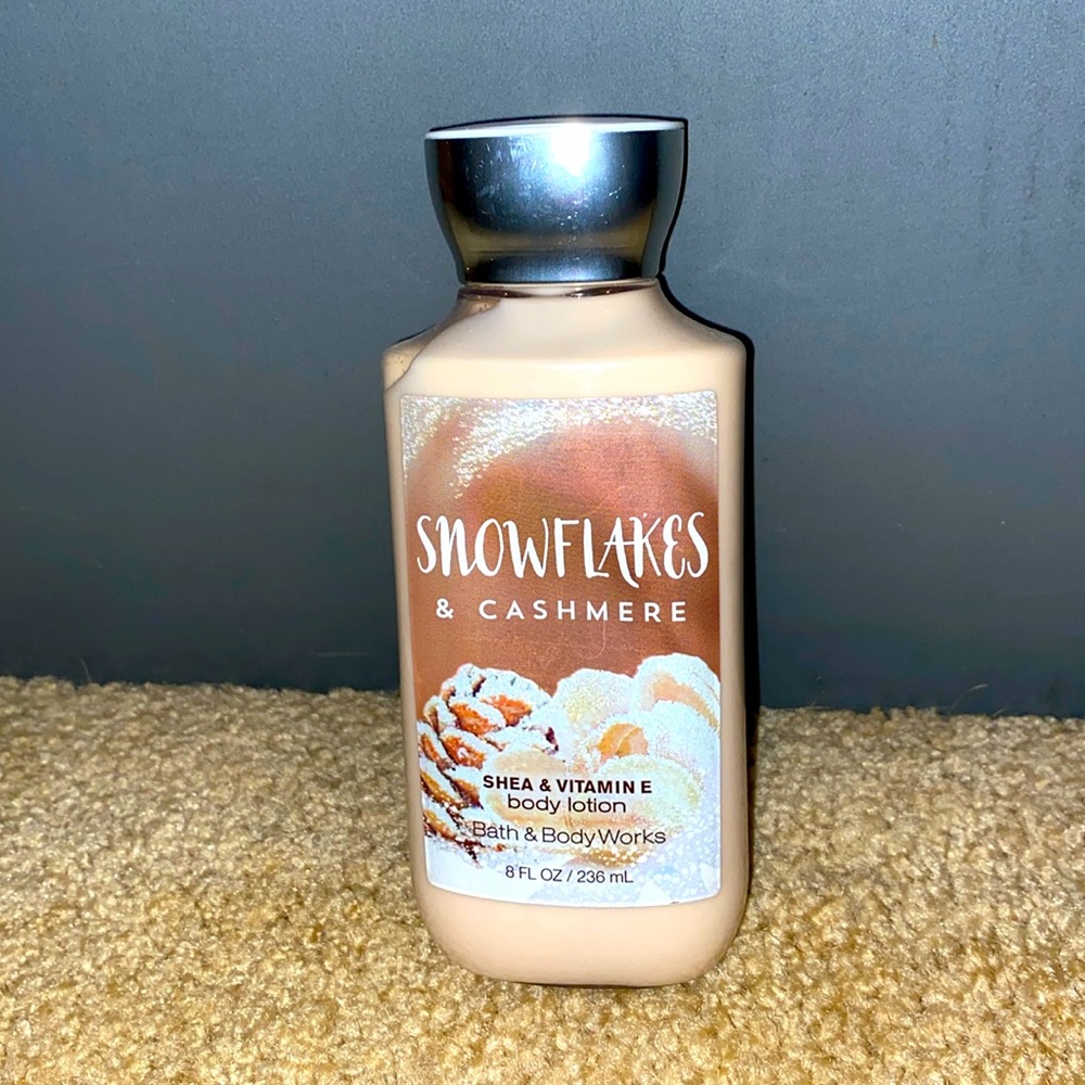 Brand new Snowflakes & Cashmere Body Lotion
